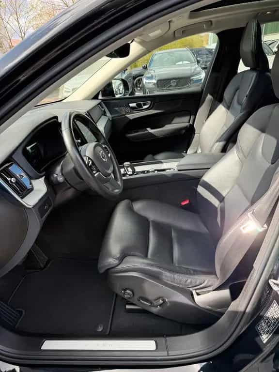 Volvo XC60 B4 AWD PLUS DARK+LEDER+NAVI+PANO+HK SOUND 03/2023-photo-7