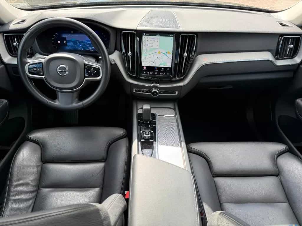 Volvo XC60 B4 AWD PLUS DARK+LEDER+NAVI+PANO+HK SOUND 03/2023-photo-9