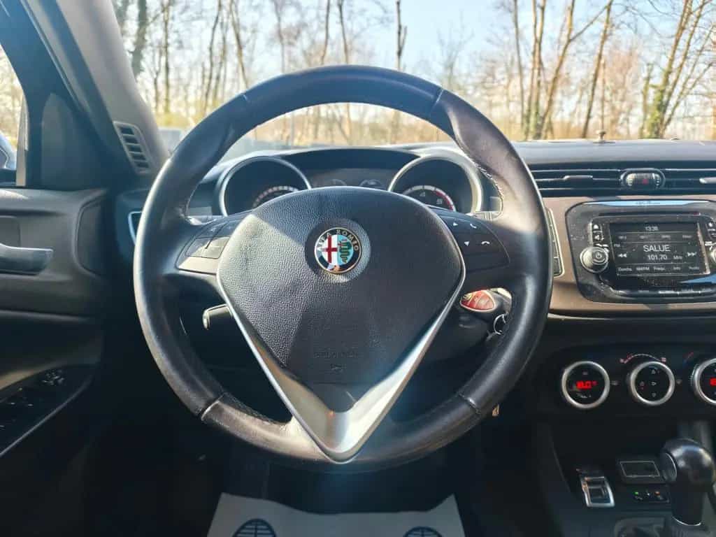 Alfa Romeo Giulietta TURISMO *8-FACH*SHZ*AUT*LED* 02/2016-photo-18