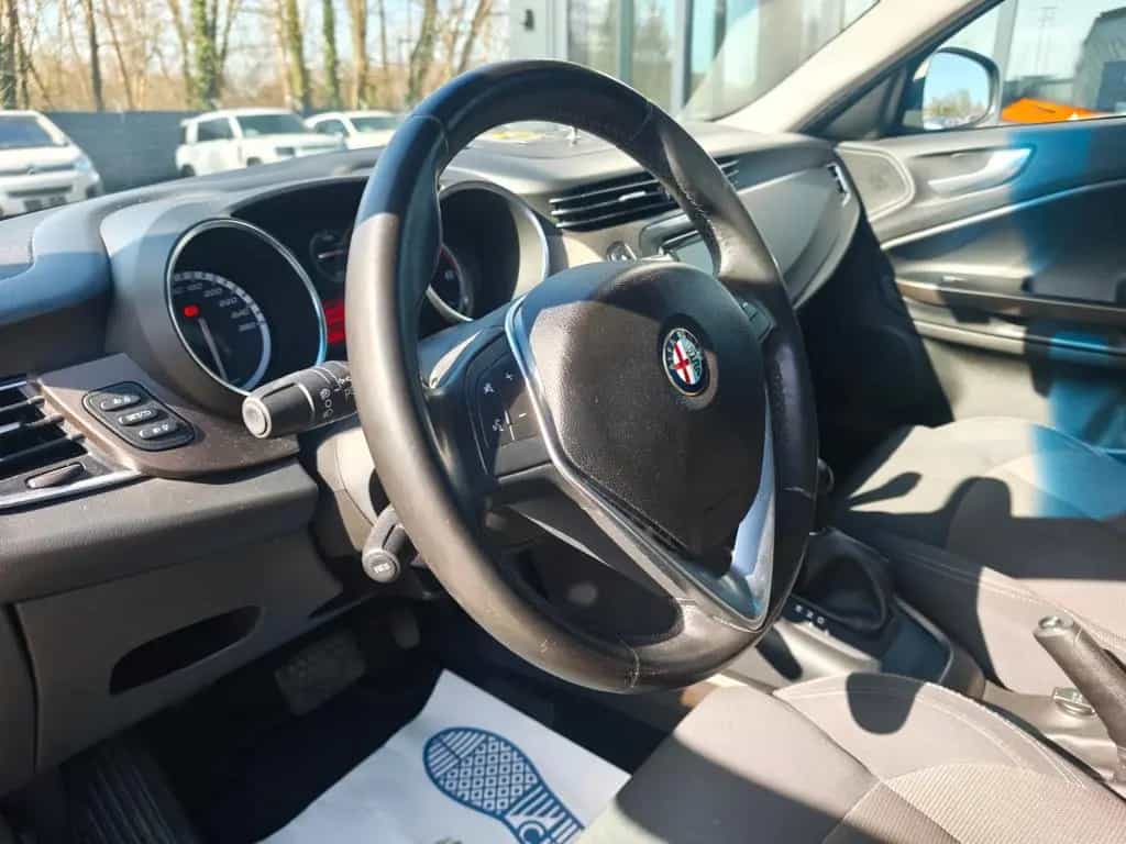 Alfa Romeo Giulietta TURISMO *8-FACH*SHZ*AUT*LED* 02/2016-photo-22