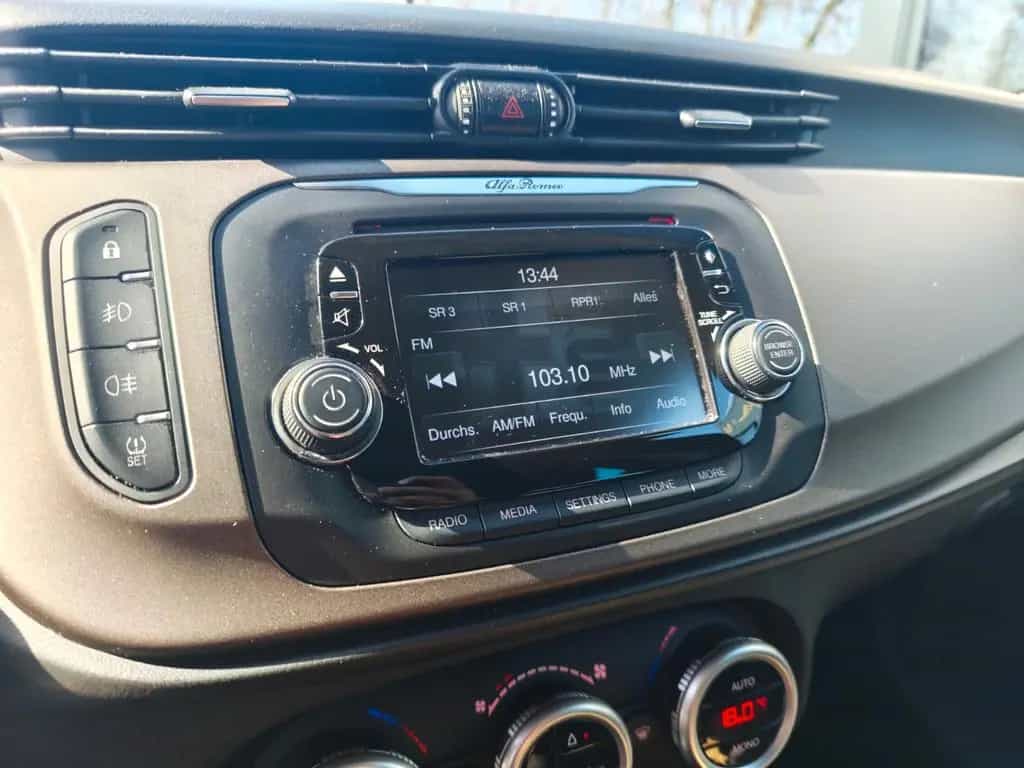 Alfa Romeo Giulietta TURISMO *8-FACH*SHZ*AUT*LED* 02/2016-photo-27