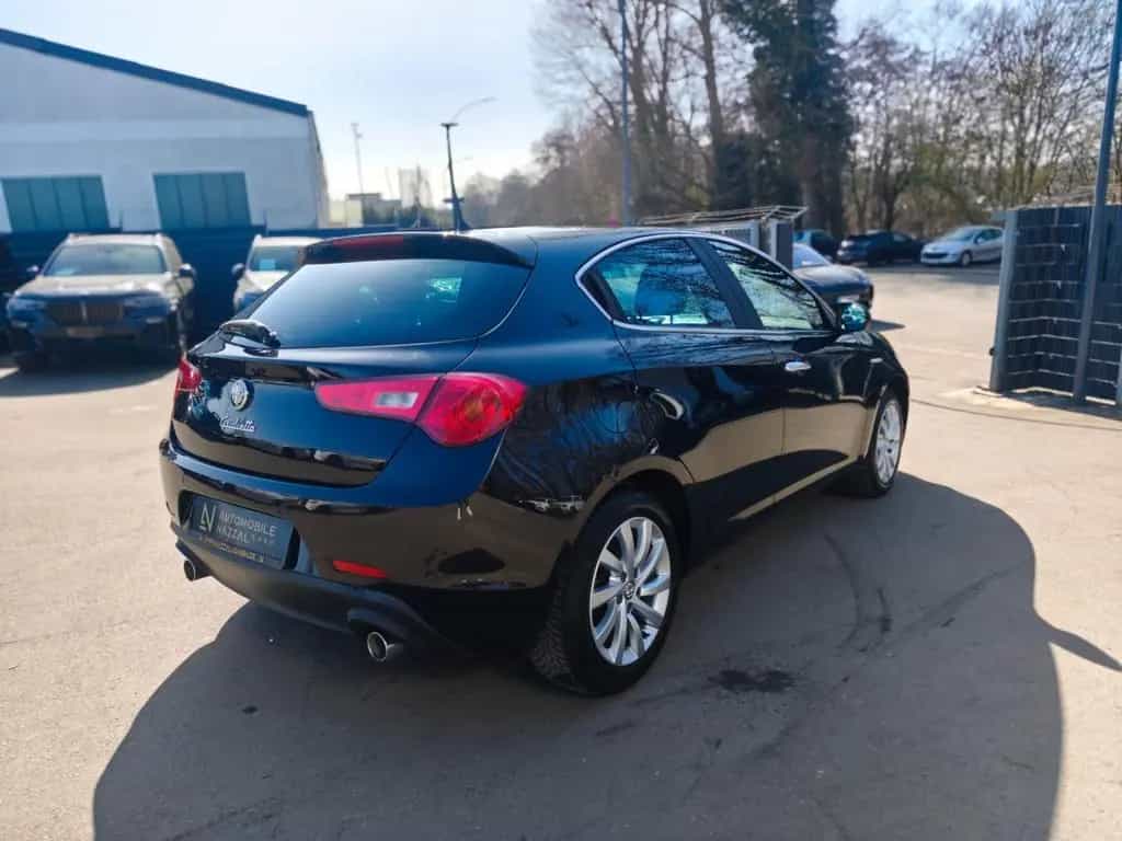 Alfa Romeo Giulietta TURISMO *8-FACH*SHZ*AUT*LED* 02/2016-photo-5