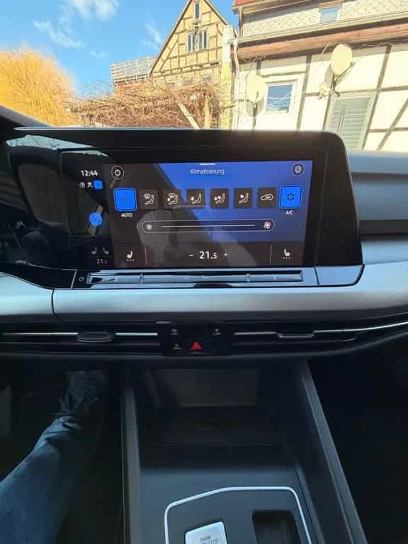 Volkswagen Golf VIII Lim. Life 1,5 eTSI 09/2020-photo-26