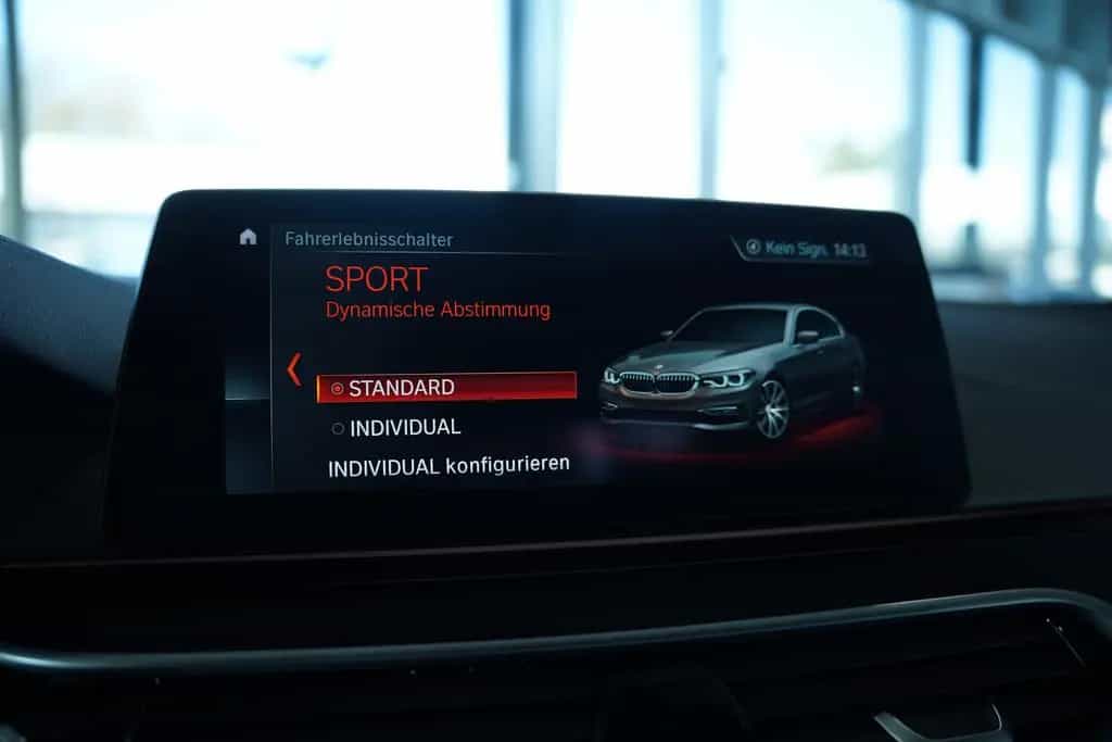 BMW 5 Series 530 i Limousine M Sport *20 *GSD *HK *H-UP*LED* 06/2017-photo-38