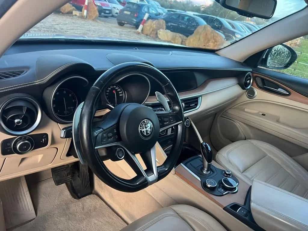 Alfa Romeo Stelvio 2.0 Turbo 280 CV AT8 Q4 Execu 04/2018-photo-5