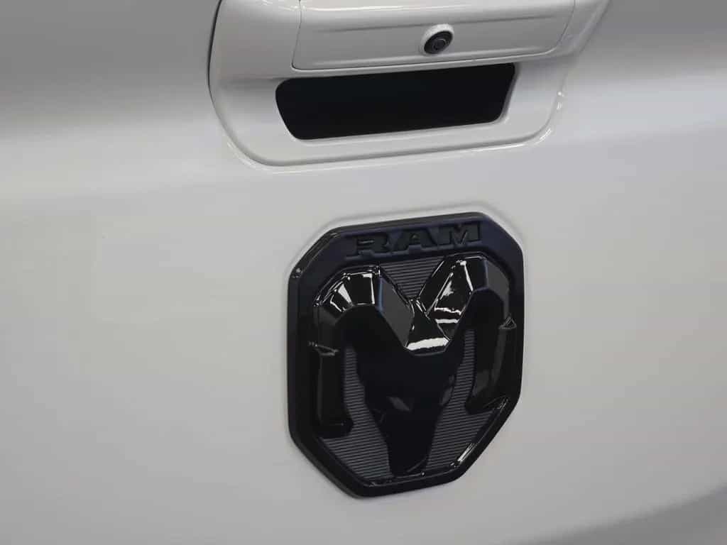 Dodge RAM 5.7 V8 HEMI*Laramie* LED Offroad Garantie 04/2023-photo-10