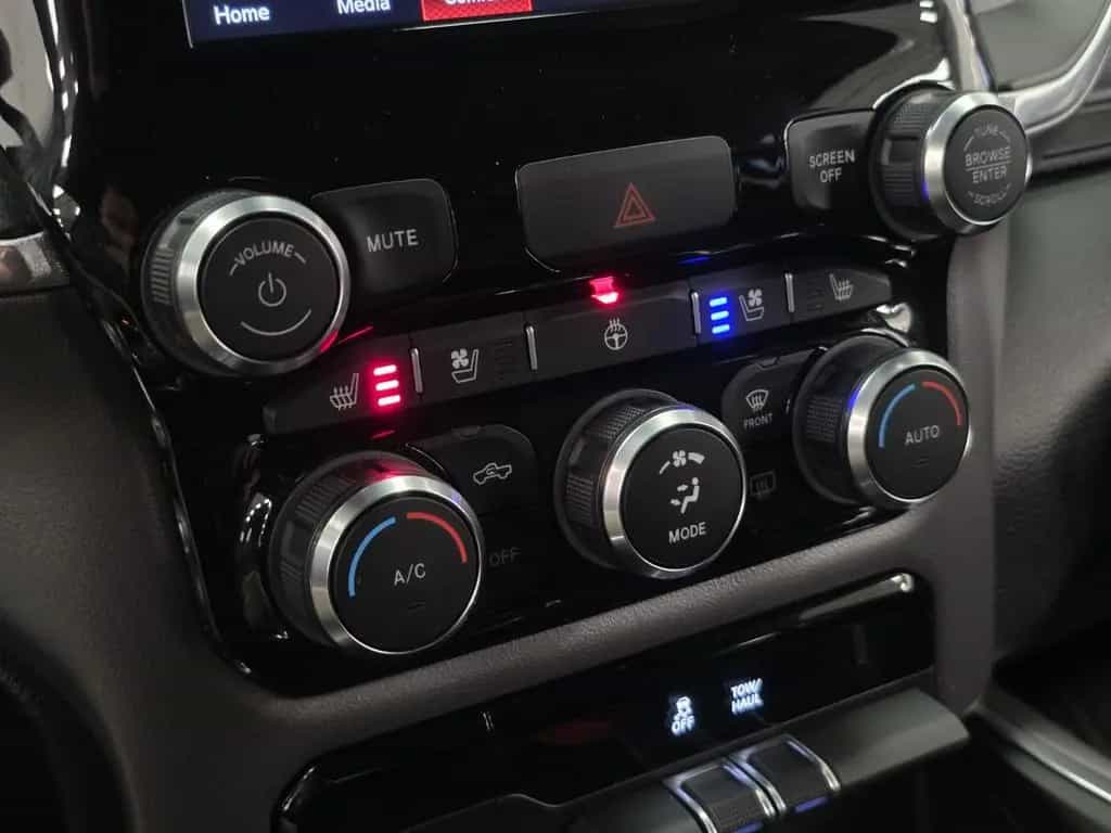 Dodge RAM 5.7 V8 HEMI*Laramie* LED Offroad Garantie 04/2023-photo-23