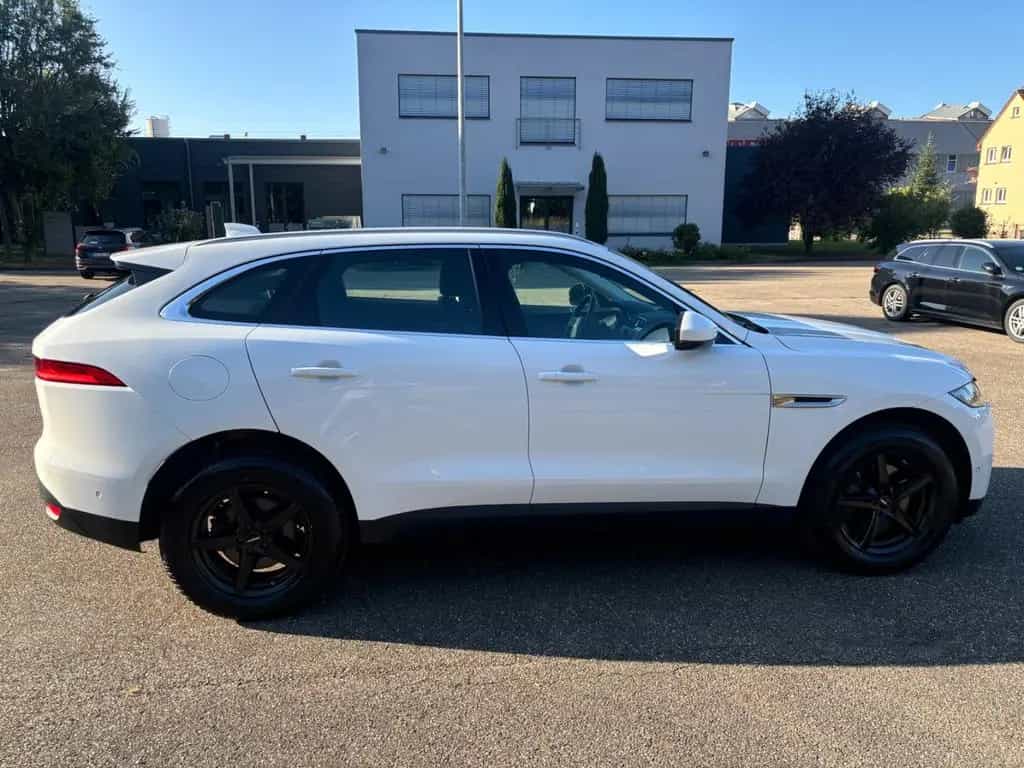 Jaguar F-Pace 30d AWD Portfolio Automatik Portfolio 07/2017-photo-1