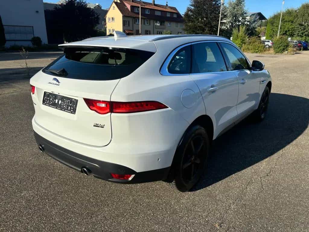 Jaguar F-Pace 30d AWD Portfolio Automatik Portfolio 07/2017-photo-2
