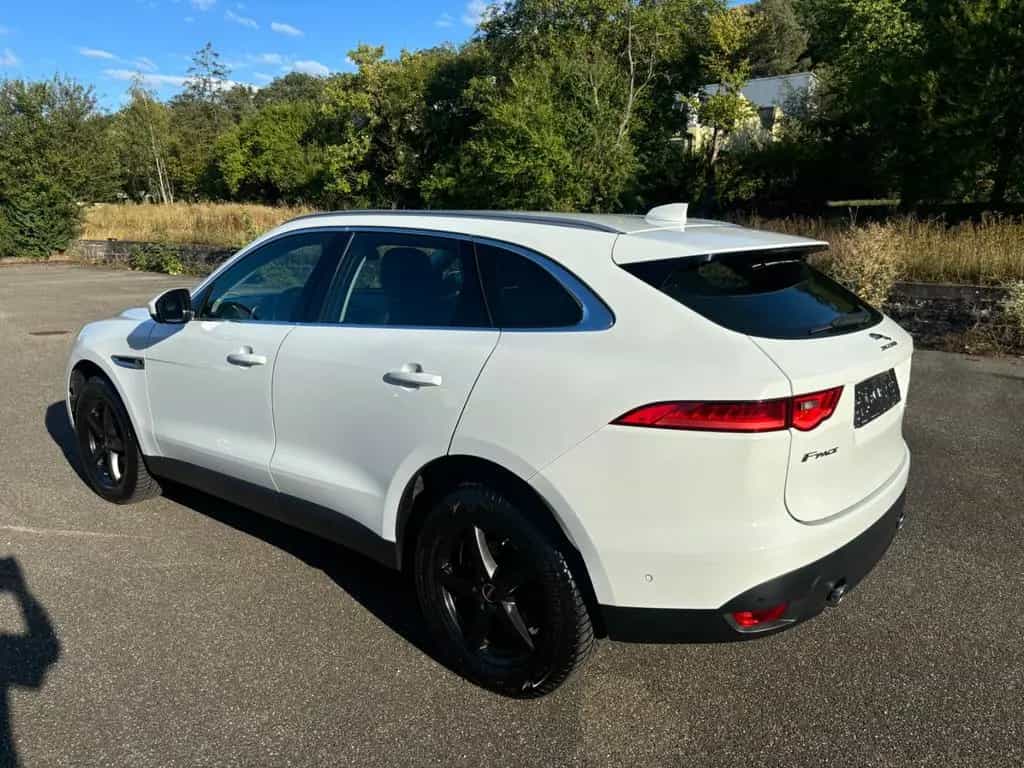 Jaguar F-Pace 30d AWD Portfolio Automatik Portfolio 07/2017-photo-4