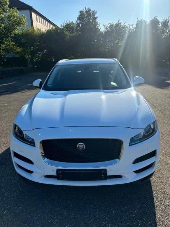 Jaguar F-Pace 30d AWD Portfolio Automatik Portfolio 07/2017-photo-7