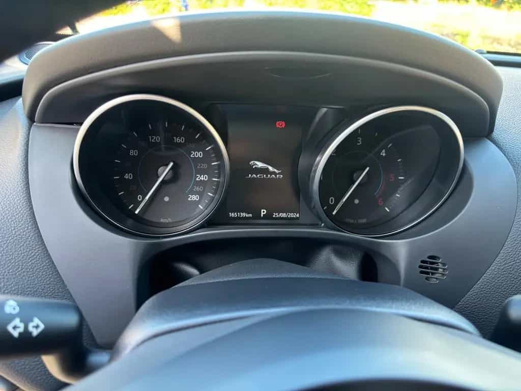 Jaguar F-Pace 30d AWD Portfolio Automatik Portfolio 07/2017-photo-8