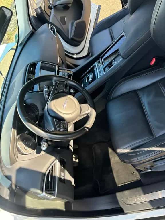 Jaguar F-Pace 30d AWD Portfolio Automatik Portfolio 07/2017-photo-9