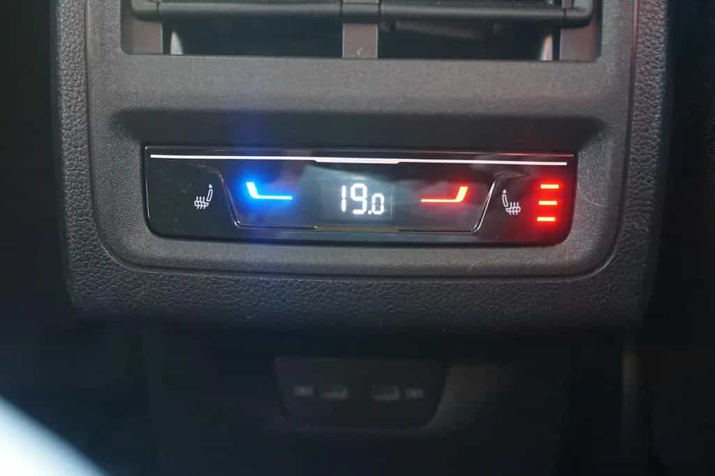 Volkswagen Golf VIII 1.0 Life LED Navi Standheizung ACC DAB 05/2021-photo-33