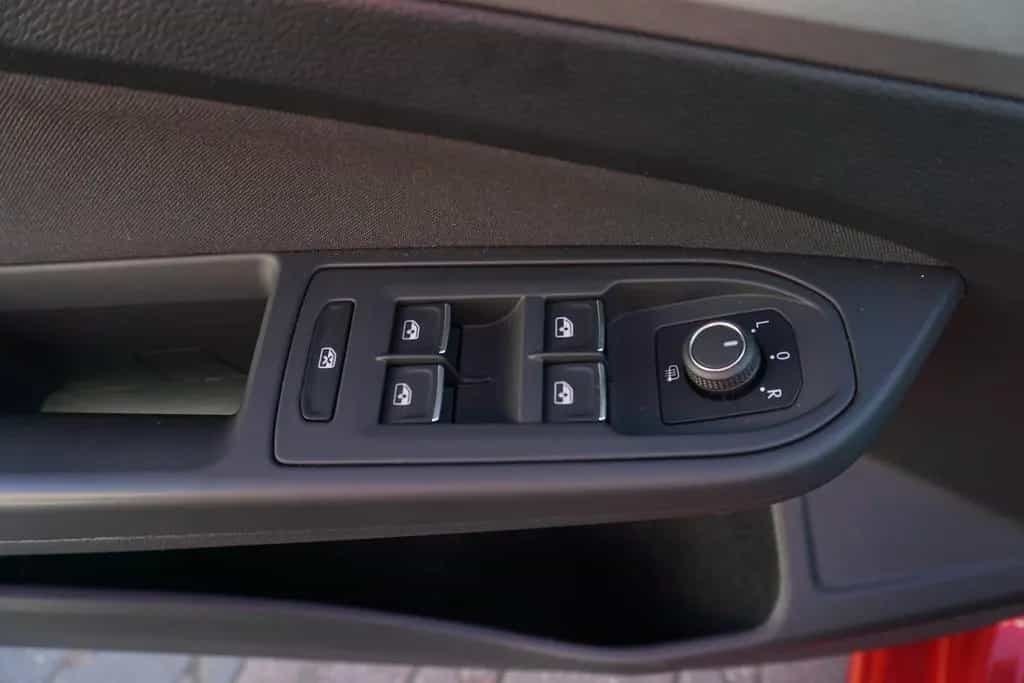 Volkswagen Golf VIII 1.0 Life LED Navi Standheizung ACC DAB 05/2021-photo-34