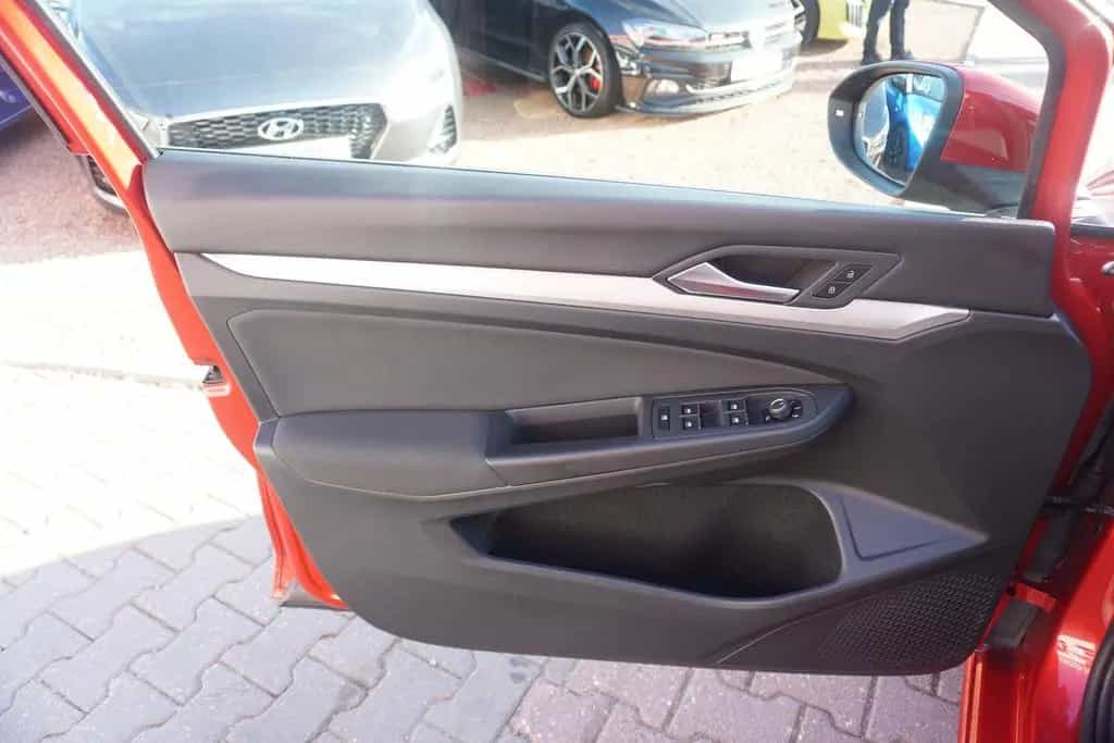 Volkswagen Golf VIII 1.0 Life LED Navi Standheizung ACC DAB 05/2021-photo-35