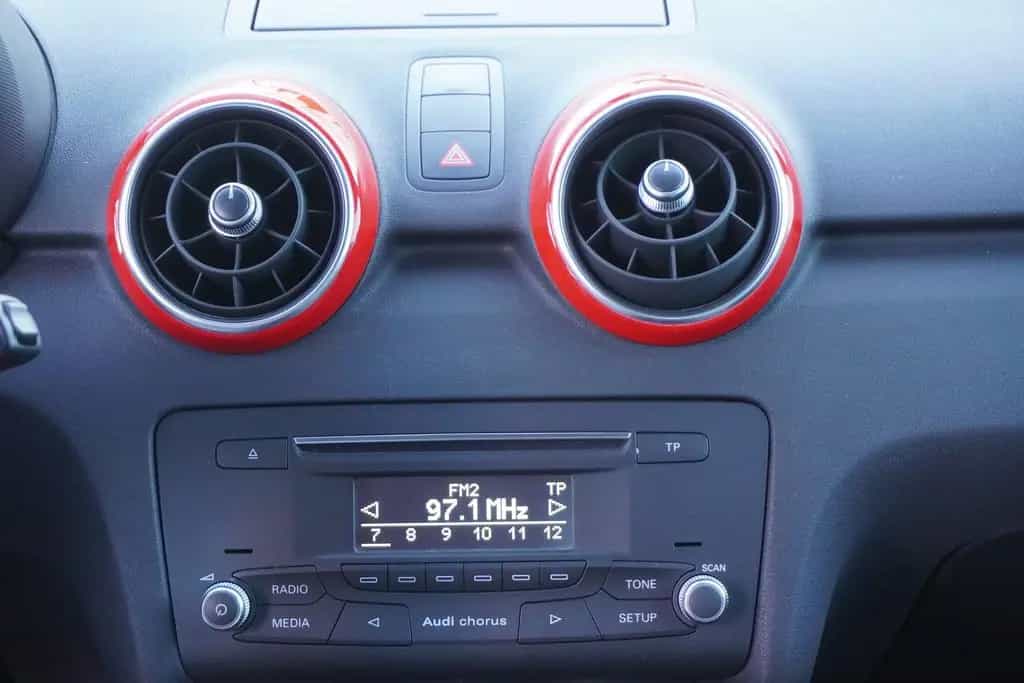Audi A1 1.4 TFSI sport S-Tronic Klimaaut. Sitzheizung 04/2017-photo-14