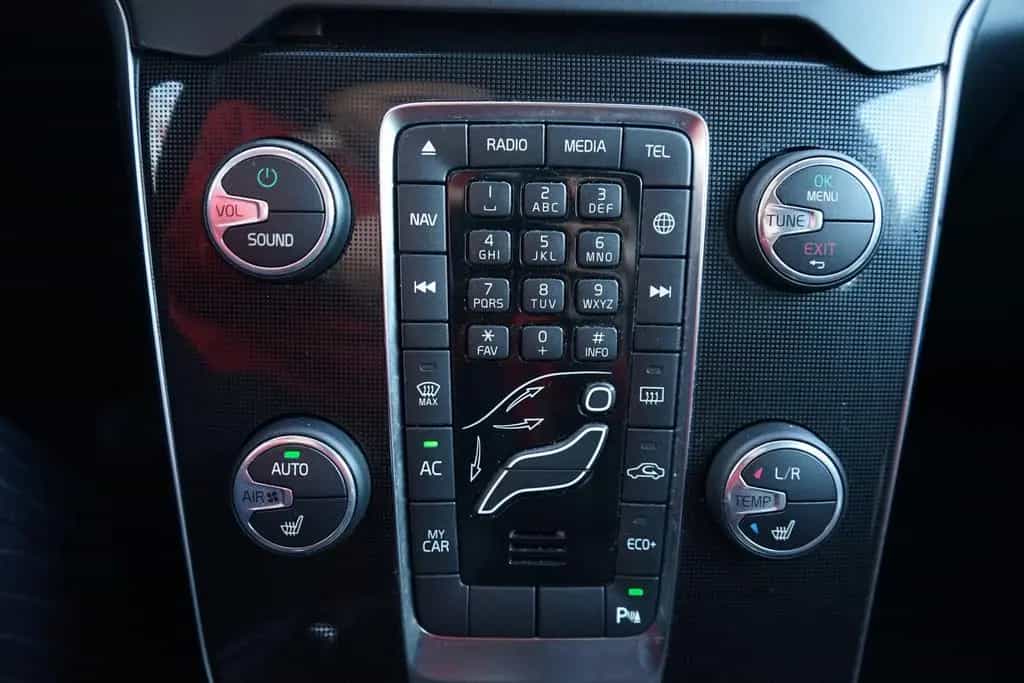 Volvo V40 1.5 Momentum LED Navi Sitzheizung Kamera 12/2017-photo-9