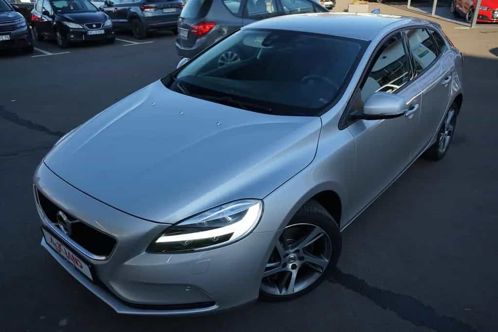 Volvo V40 1.5 Momentum LED Navi Sitzheizung Kamera 12/2017-photo-14