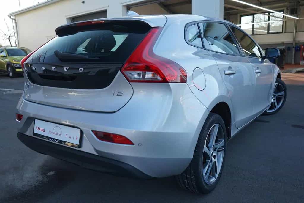 Volvo V40 1.5 Momentum LED Navi Sitzheizung Kamera 12/2017-photo-16