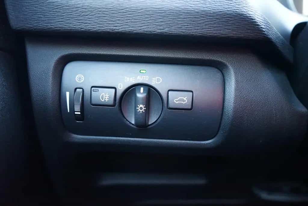 Volvo V40 1.5 Momentum LED Navi Sitzheizung Kamera 12/2017-photo-20