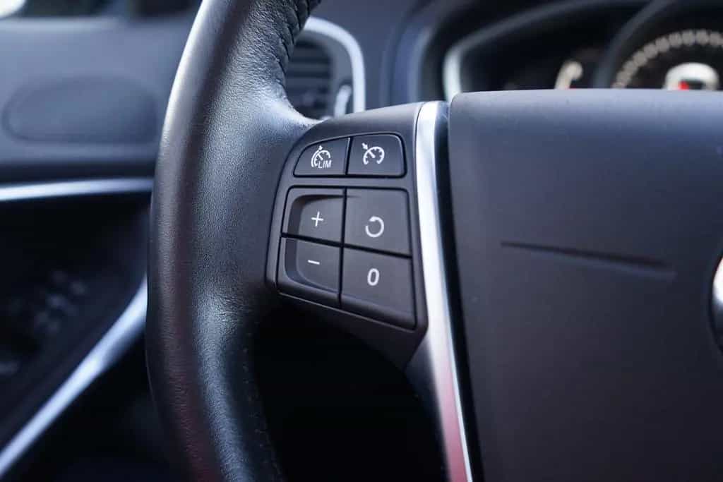 Volvo V40 1.5 Momentum LED Navi Sitzheizung Kamera 12/2017-photo-22