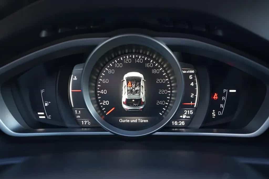 Volvo V40 1.5 Momentum LED Navi Sitzheizung Kamera 12/2017-photo-23
