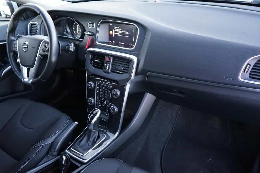 Volvo V40 1.5 Momentum LED Navi Sitzheizung Kamera 12/2017-photo-3