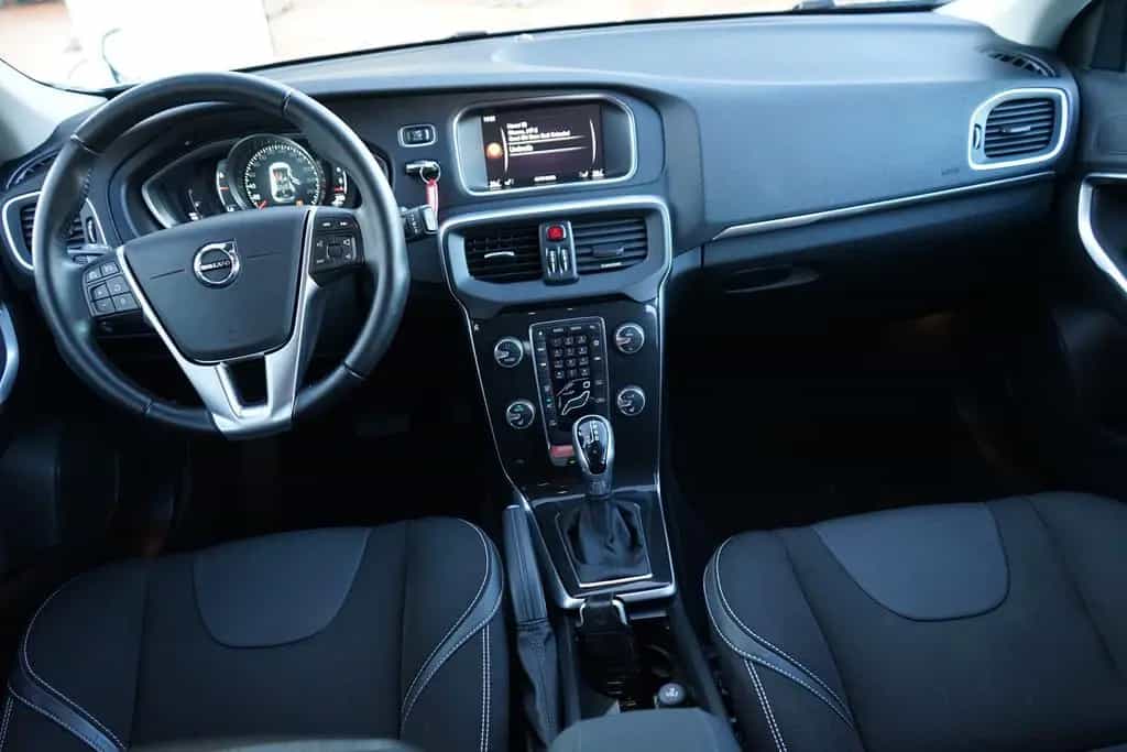 Volvo V40 1.5 Momentum LED Navi Sitzheizung Kamera 12/2017-photo-4
