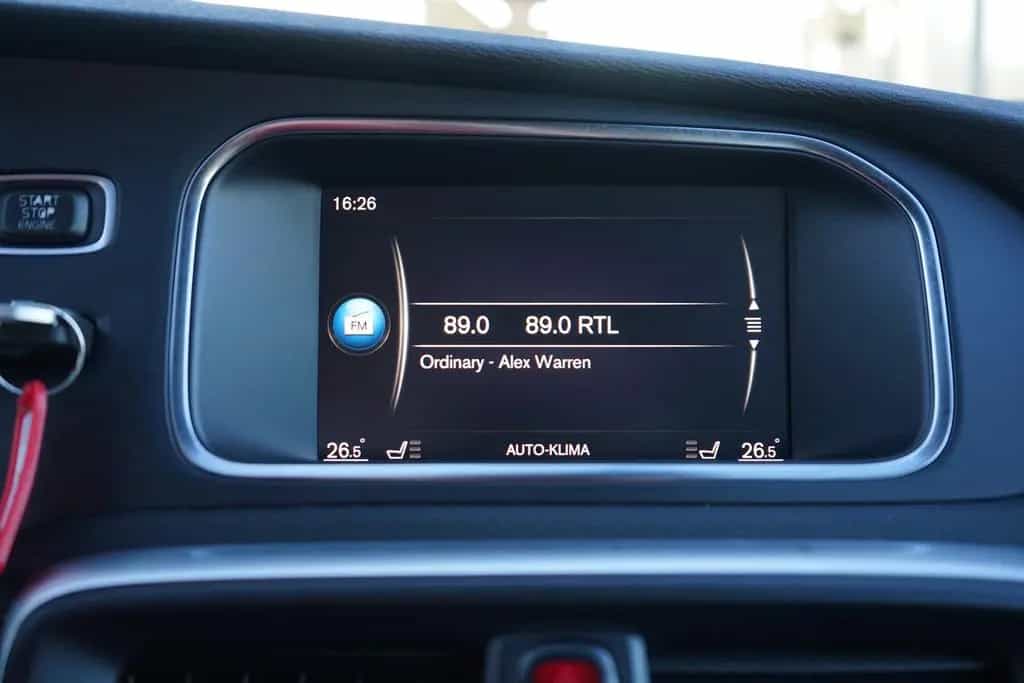 Volvo V40 1.5 Momentum LED Navi Sitzheizung Kamera 12/2017-photo-8