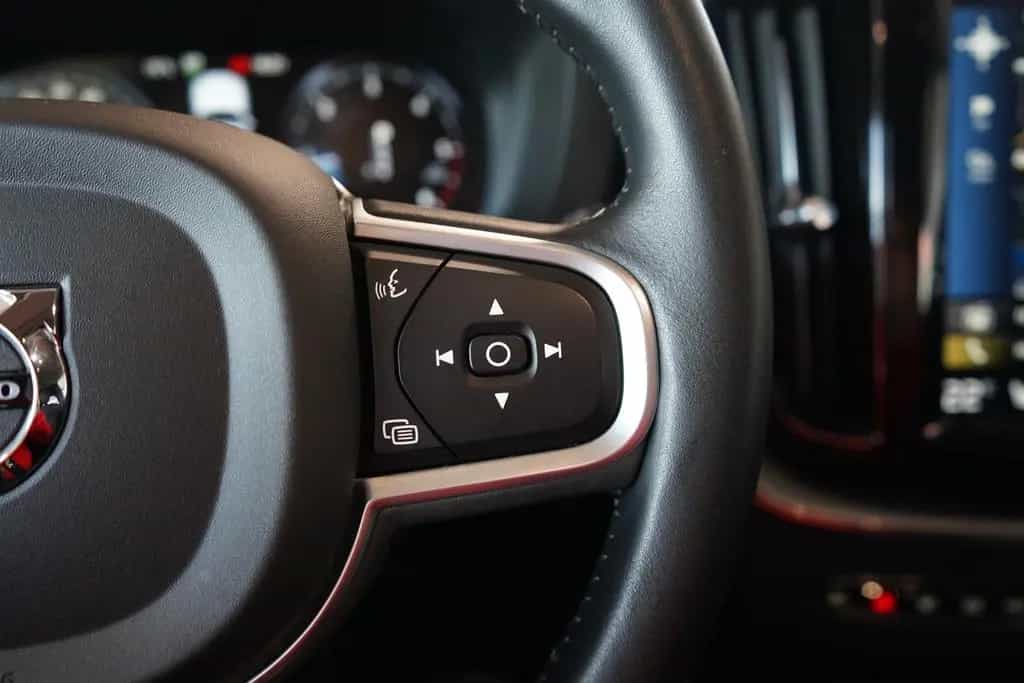 Volvo XC60 2.0 Momentum Pro 2WD LED Navi Kamera Androi 01/2020-photo-23