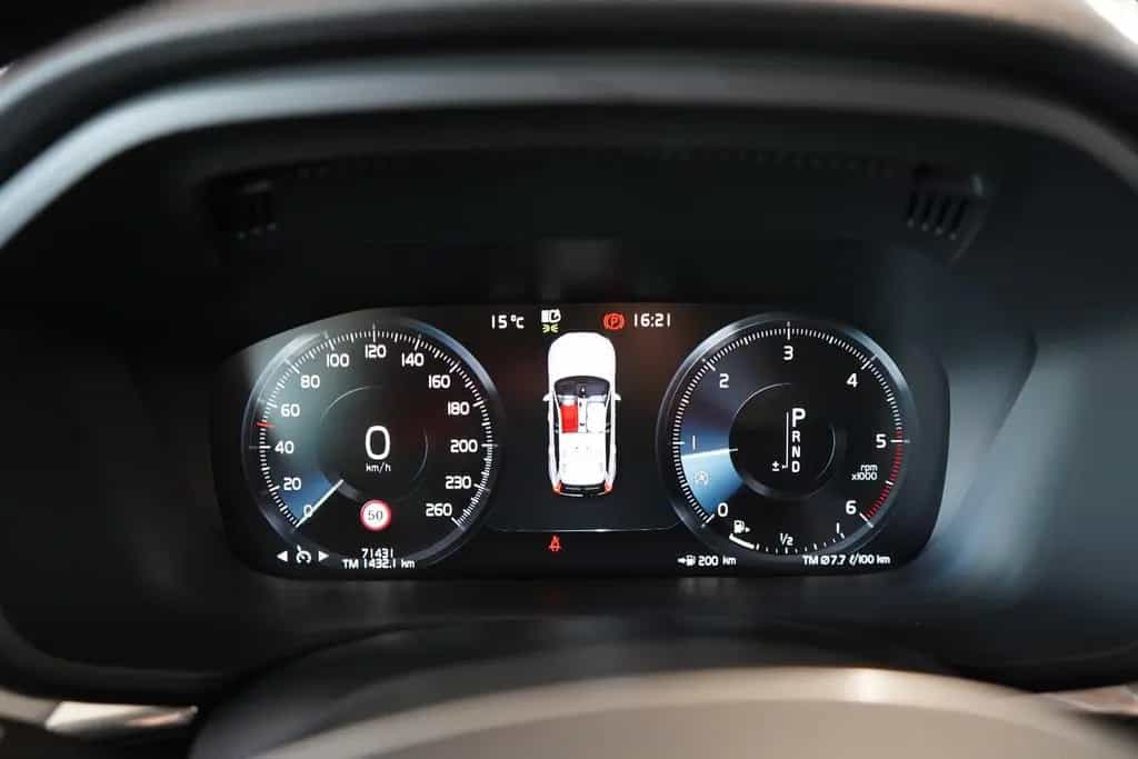 Volvo XC60 2.0 Momentum Pro 2WD LED Navi Kamera Androi 01/2020-photo-26