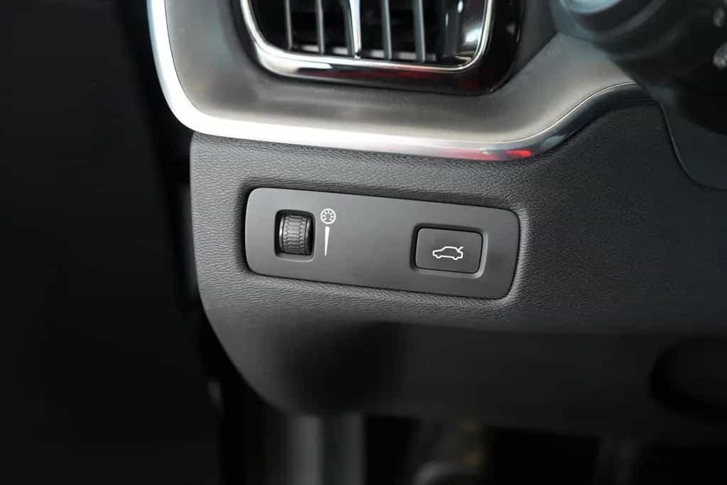 Volvo XC60 2.0 Momentum Pro 2WD LED Navi Kamera Androi 01/2020-photo-27