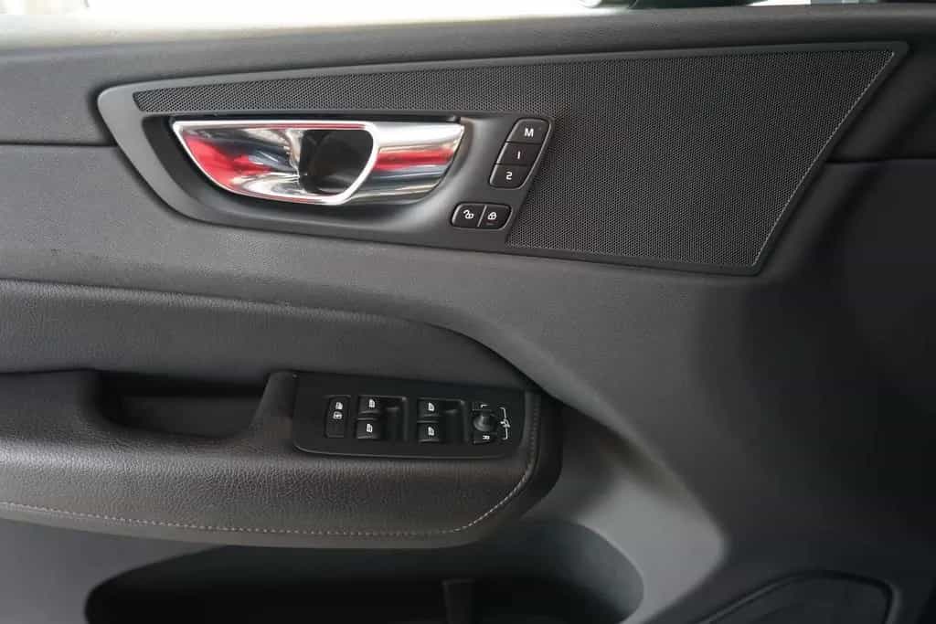 Volvo XC60 2.0 Momentum Pro 2WD LED Navi Kamera Androi 01/2020-photo-28