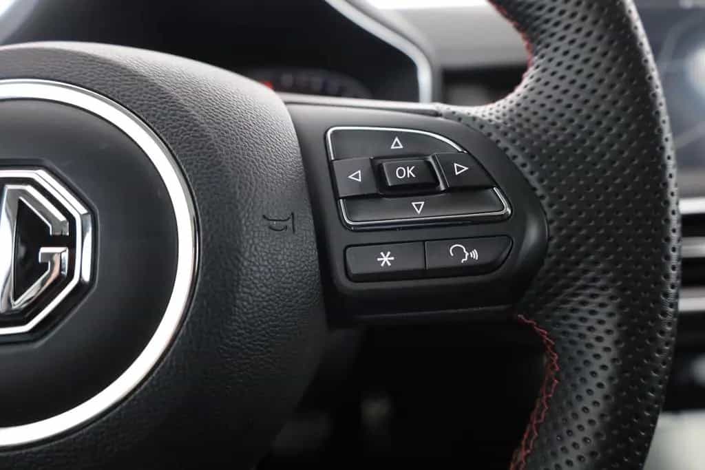 MG HS 1.5 T-GDI Luxury Aut. LED ACC Navi 360° Pano 03/2024-photo-16