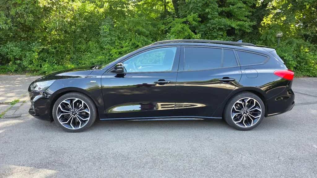 Ford Focus Turnier ST-Line 18"Keyfree*RFK*SHZ*Navi* 09/2019-photo-4