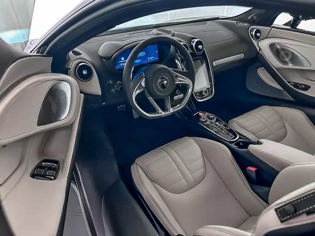 McLaren GTS MY26- McLaren Milano 02/2026-photo-8