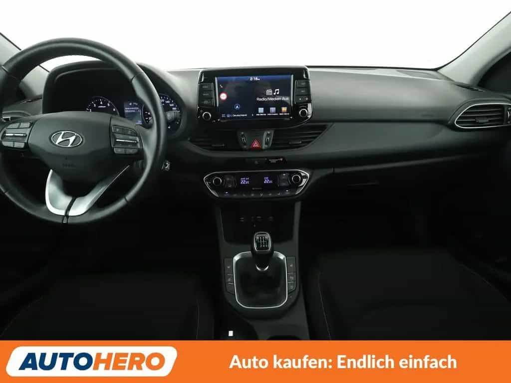 Hyundai i30 1.4 TGDI Intro*NAVI*CAM*AHK*PDC*SHZ*TEMPO* 01/2017-photo-11