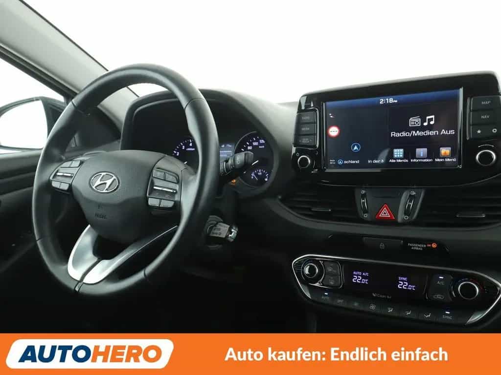 Hyundai i30 1.4 TGDI Intro*NAVI*CAM*AHK*PDC*SHZ*TEMPO* 01/2017-photo-12