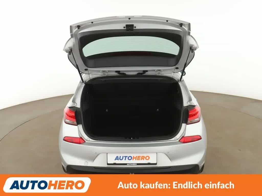 Hyundai i30 1.4 TGDI Intro*NAVI*CAM*AHK*PDC*SHZ*TEMPO* 01/2017-photo-16