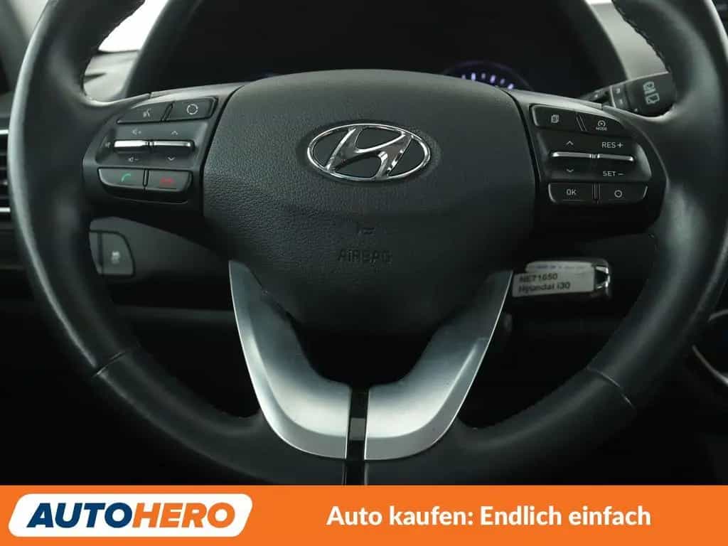 Hyundai i30 1.4 TGDI Intro*NAVI*CAM*AHK*PDC*SHZ*TEMPO* 01/2017-photo-18