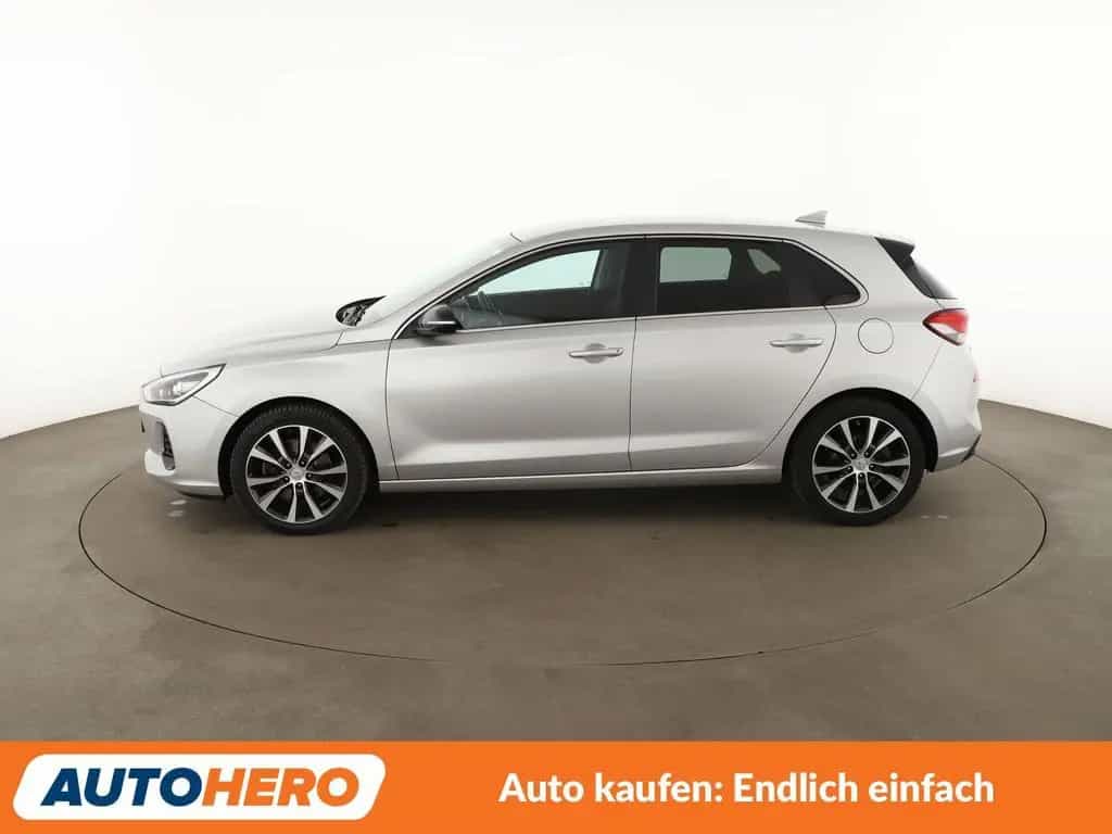 Hyundai i30 1.4 TGDI Intro*NAVI*CAM*AHK*PDC*SHZ*TEMPO* 01/2017-photo-2
