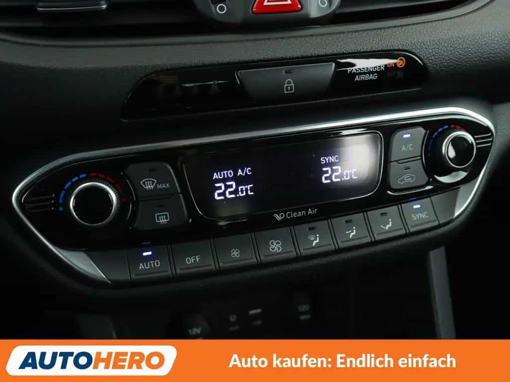 Hyundai i30 1.4 TGDI Intro*NAVI*CAM*AHK*PDC*SHZ*TEMPO* 01/2017-photo-23