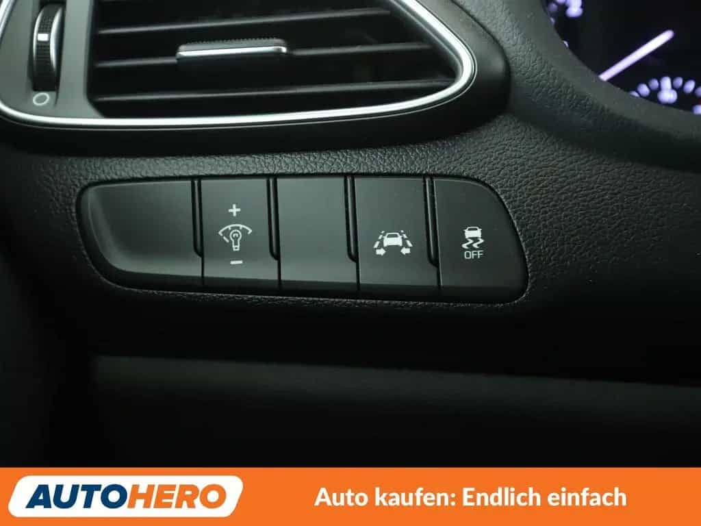 Hyundai i30 1.4 TGDI Intro*NAVI*CAM*AHK*PDC*SHZ*TEMPO* 01/2017-photo-29