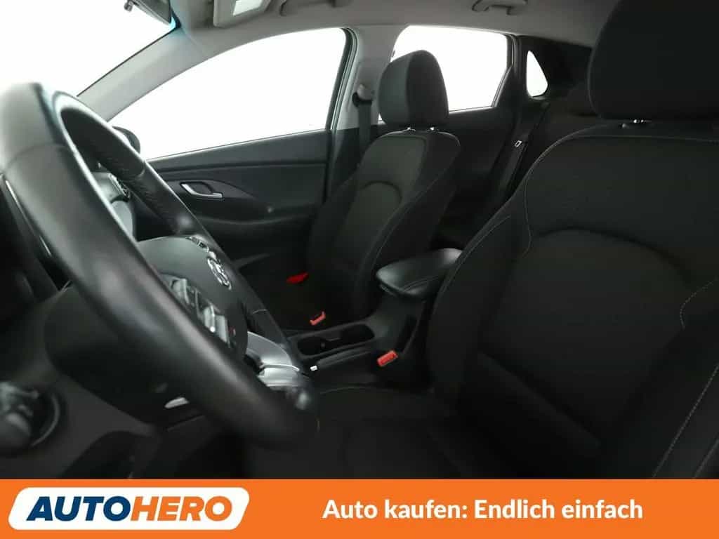 Hyundai i30 1.4 TGDI Intro*NAVI*CAM*AHK*PDC*SHZ*TEMPO* 01/2017-photo-9