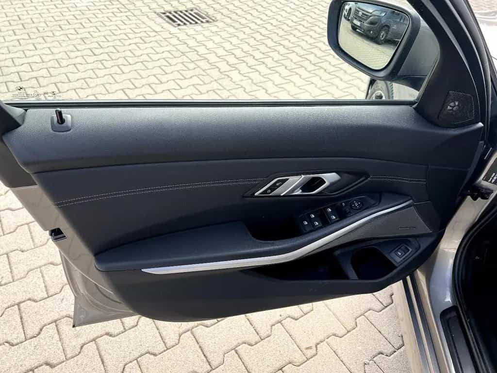 BMW 320 d Touring *LED Navi Leder ACC Standh. AHK SHZ 07/2020-photo-11