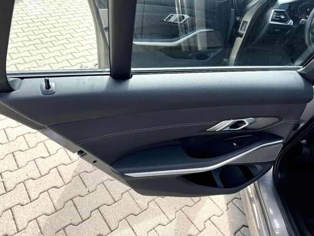 BMW 320 d Touring *LED Navi Leder ACC Standh. AHK SHZ 07/2020-photo-12