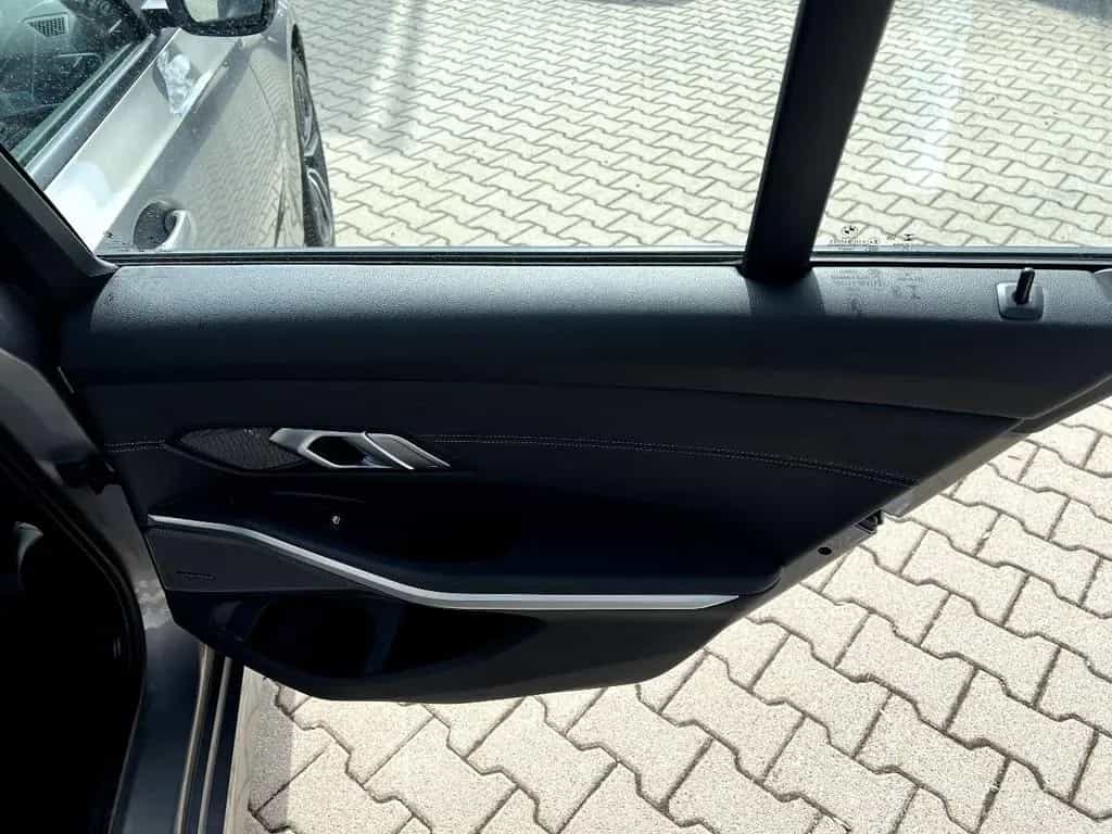 BMW 320 d Touring *LED Navi Leder ACC Standh. AHK SHZ 07/2020-photo-15