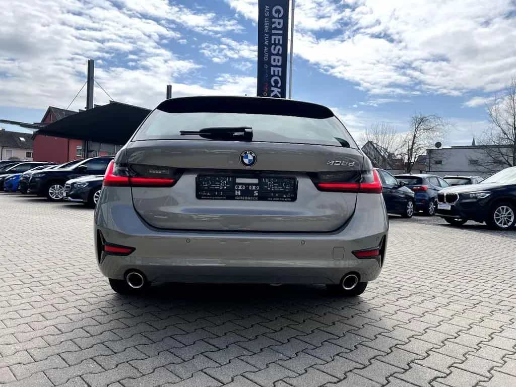 BMW 320 d Touring *LED Navi Leder ACC Standh. AHK SHZ 07/2020-photo-2