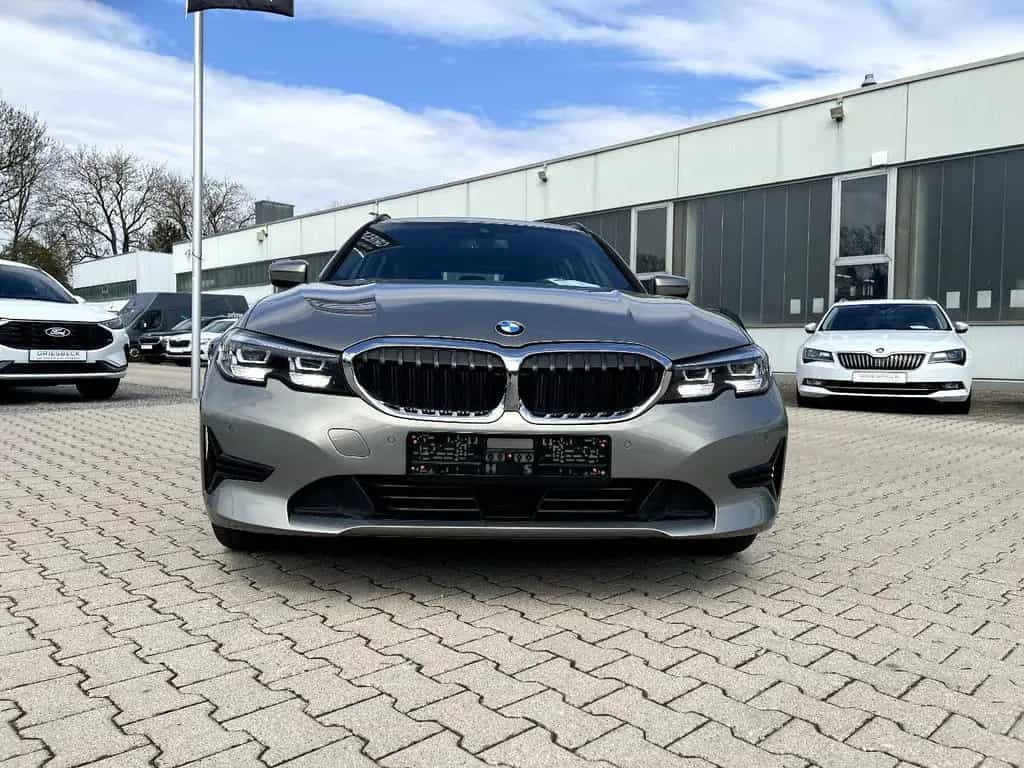 BMW 320 d Touring *LED Navi Leder ACC Standh. AHK SHZ 07/2020-photo-5
